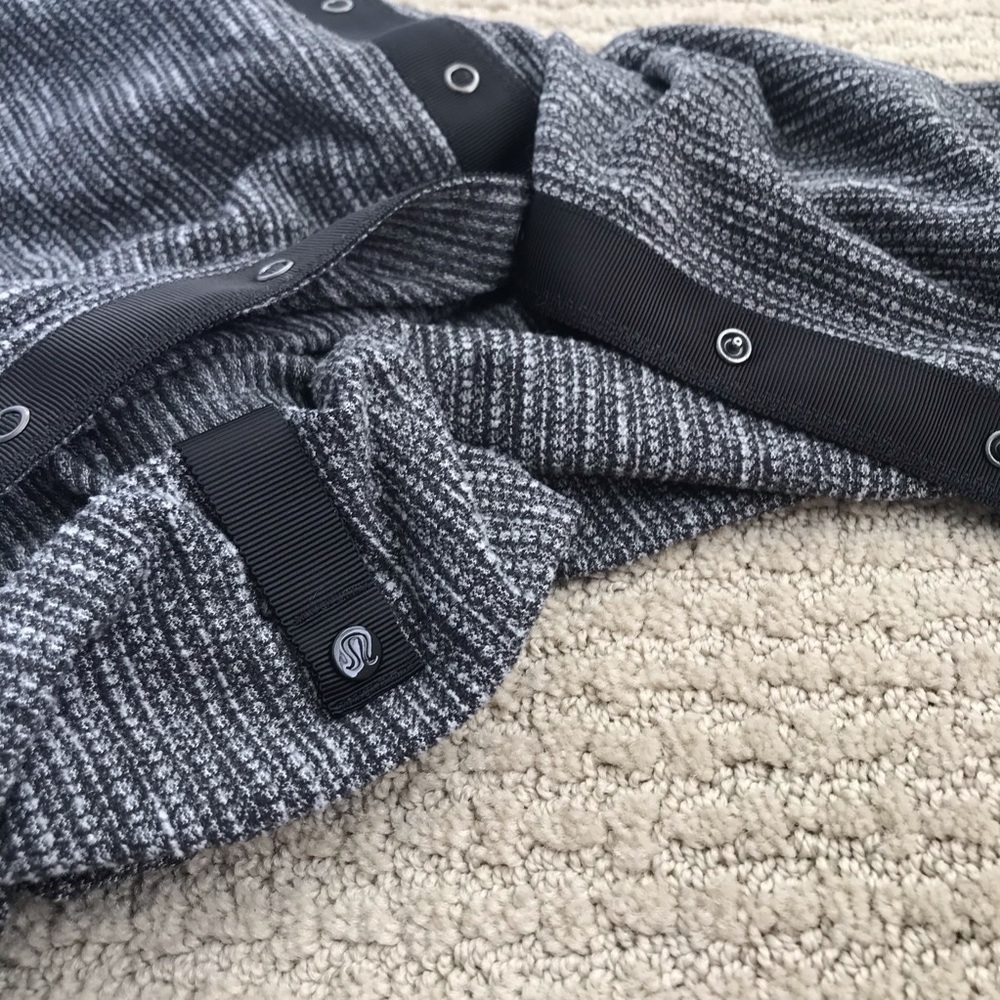 Lululemon Vinyasa Scarf Black/White/Gray